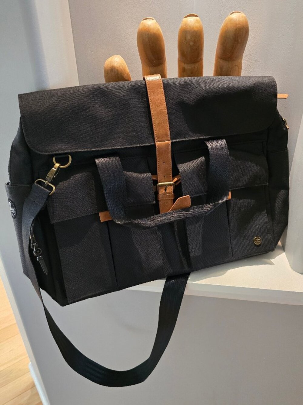 PKG LB06 Slim Laptop Brief / Messenger Bag (15"/16") – Black & Tan like new